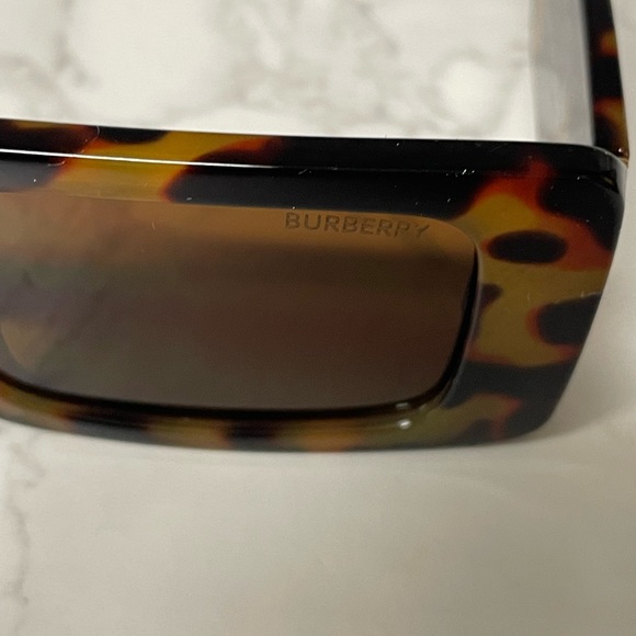 Black, white, brown and plaid square sunglasses - Picture 6 of 7